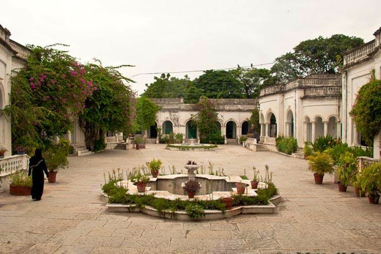 Building,Courtyard,Estate,Architecture,City,Town square,Tree,Plaza,Garden,Hacienda