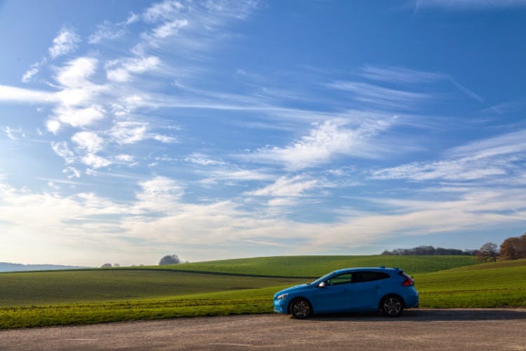 Sky,Vehicle,Automotive design,Car,Cloud,Mid-size car,Natural environment,Yellow,Rolling,Road