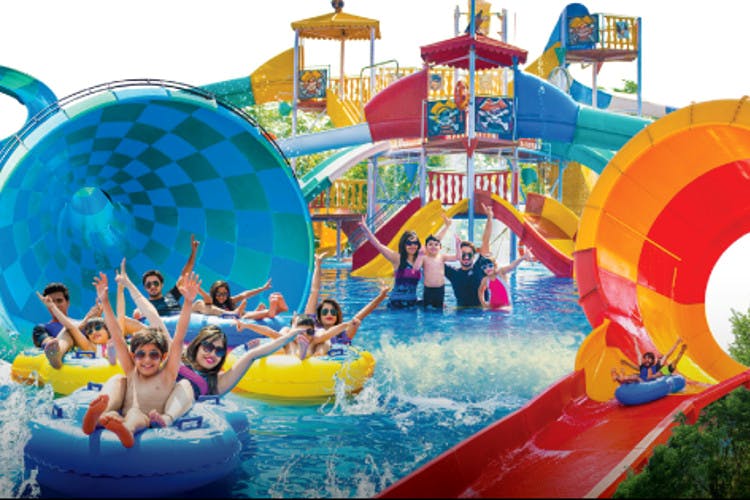 Amusement park,Water park,Fun,Leisure,Recreation,Inflatable,Park,Outdoor play equipment,Nonbuilding structure,Chute