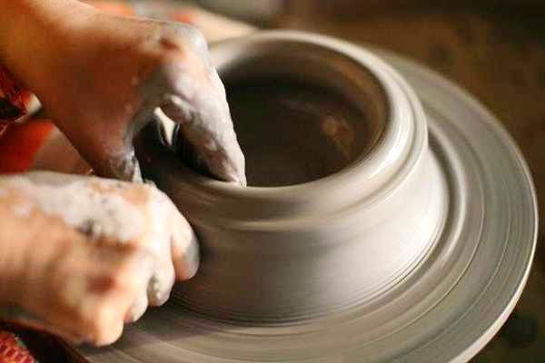Potter's wheel,Wheel,Machine,earthenware,Clay,Pottery,Auto part,Automotive wheel system,Artisan,Art