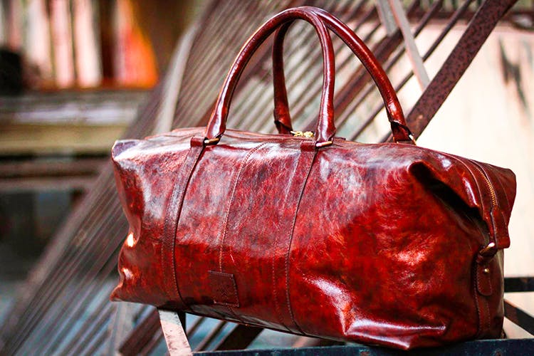 Handbag,Bag,Red,Fashion accessory,Product,Leather,Shoulder bag,Maroon,Material property,Hand luggage