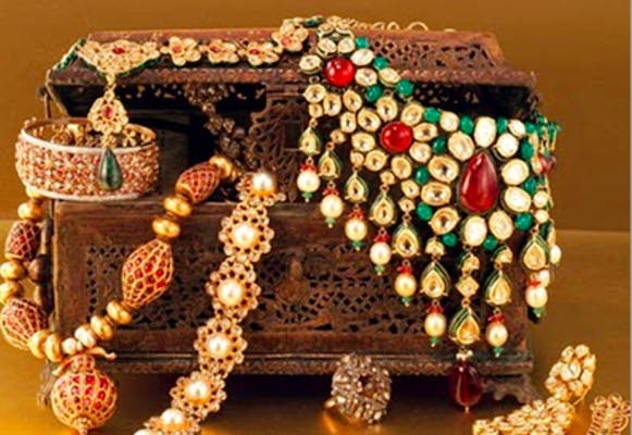 Fashion accessory,Jewellery,Treasure,Pearl