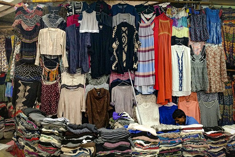 Bazaar,Room,Selling,Textile,Closet,Human settlement,Boutique,Public space,Market,Marketplace