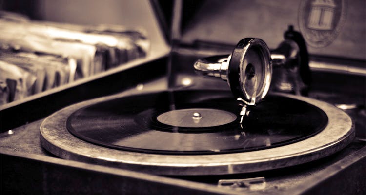 Gramophone record,Black-and-white,Monochrome photography,Photography,Monochrome,Still life photography,Metal,Style