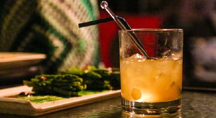 Drink,Classic cocktail,Alcoholic beverage,Cocktail,Distilled beverage,Mai tai,Rum swizzle,Caipirinha,Old fashioned,Whiskey sour