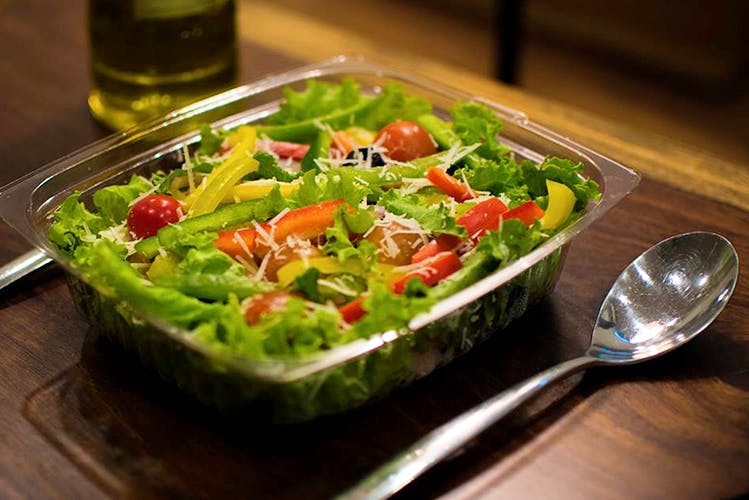 Dish,Food,Cuisine,Garden salad,Salad,Ingredient,Vegetable,Produce,Spinach salad,Caesar salad