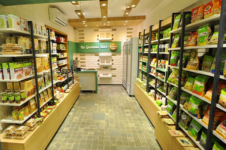 Supermarket,Grocery store,Retail,Convenience store,Product,Building,Convenience food,Aisle,Whole food,Outlet store