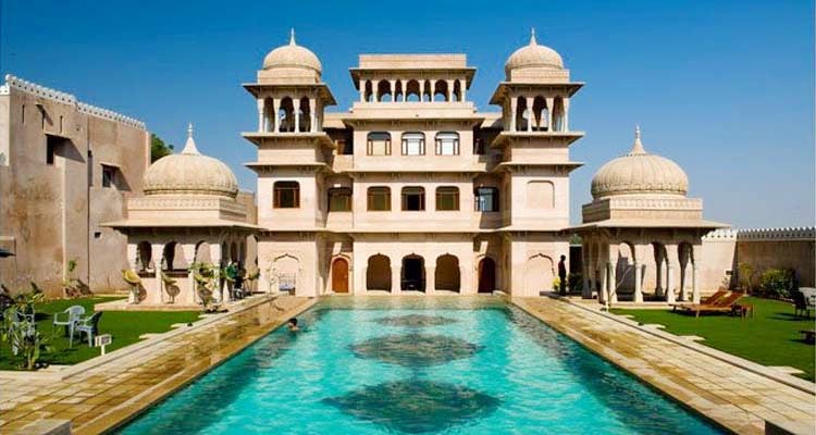 Building,Landmark,Property,Reflecting pool,Estate,Architecture,Mansion,Classical architecture,Swimming pool,Palace