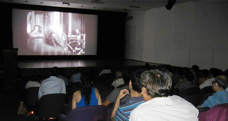 Projection screen,Event,Crowd,Presentation,Lecture,Audience,Design,Projector accessory,Technology,Seminar