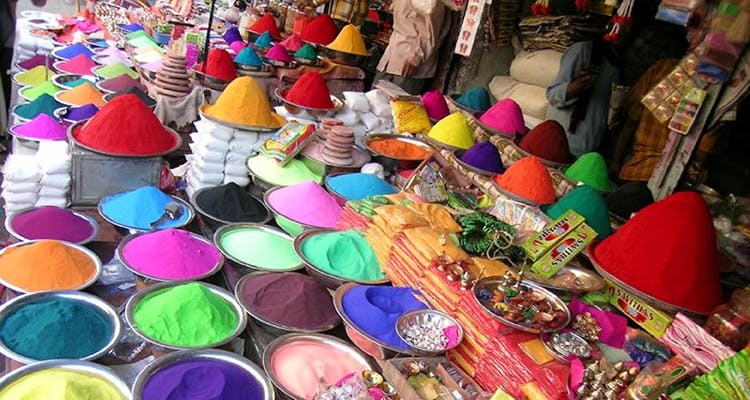 Market,Public space,Selling,Bazaar,Human settlement,Marketplace,City,Headgear,Tourism,Fashion accessory
