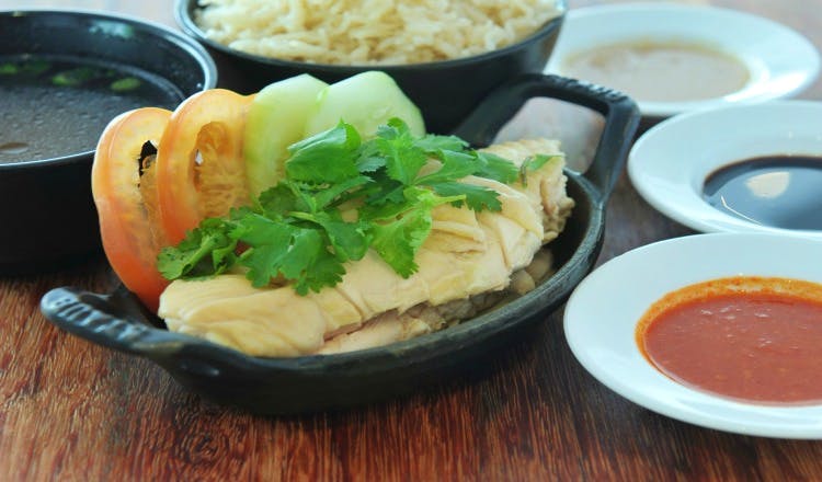Dish,Food,Cuisine,Ingredient,Meal,Hainanese chicken rice,Steamed rice,Comfort food,Produce,Vegetarian food