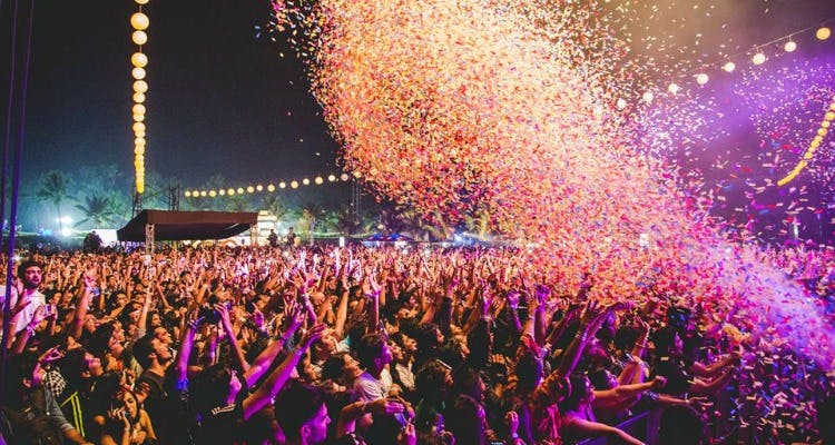 Crowd,Event,Fireworks,Performance,Fête,Confetti,Audience,Public event,Sparkler,Festival