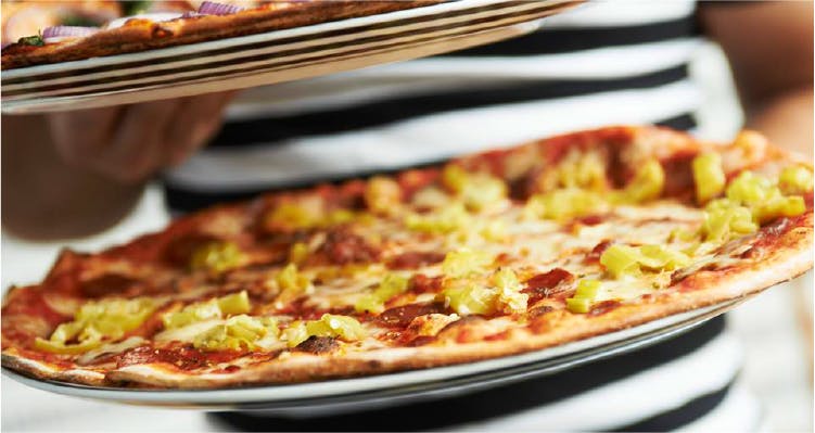 Dish,Food,Cuisine,Pizza,California-style pizza,Tarte flambée,Ingredient,Flatbread,Pizza cheese,Produce