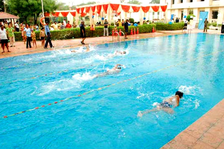 Swimming pool,Leisure centre,Leisure,Fun,Recreation,Water,Resort,Vacation,Swimming,Water park