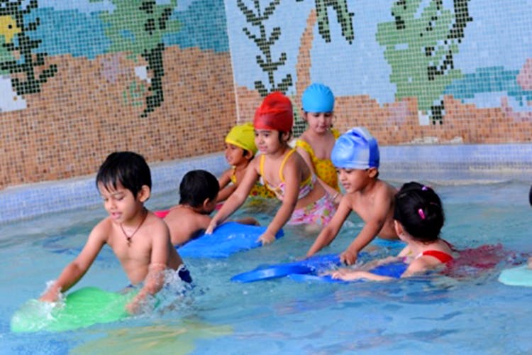 Swimming pool,Leisure centre,Leisure,Fun,Recreation,Swimming,Swimmer,Sports,Water park,Individual sports