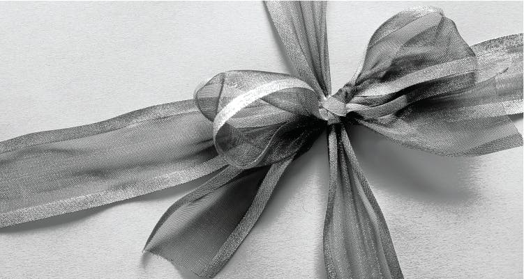 Ribbon,Silver,Black-and-white,Present,Gift wrapping,Textile,Monochrome photography,Satin,Knot,Fashion accessory