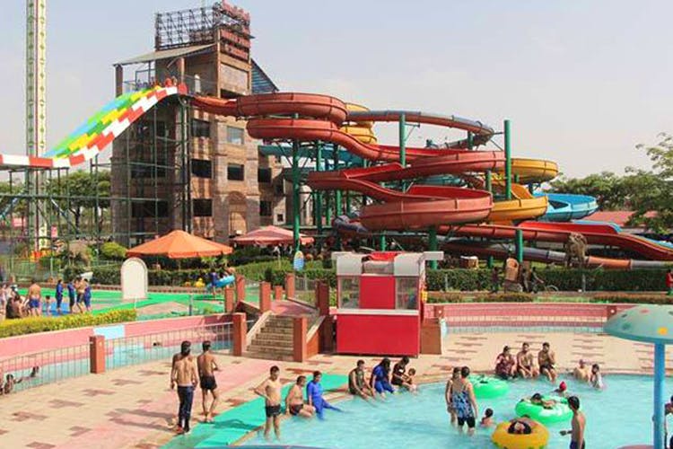 Water park,Amusement park,Leisure,Recreation,Park,Swimming pool,Fun,Nonbuilding structure,Leisure centre