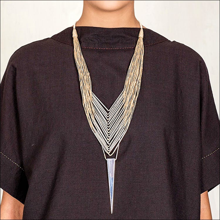 Clothing,Neck,Necklace,Outerwear,Chain,Fashion accessory,Jewellery,Pendant,Sleeve,Collar
