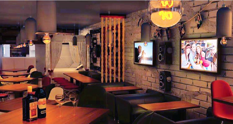 Interior design,Building,Restaurant,Room,Coffeehouse,Café,Furniture,Table,Bar,Tavern