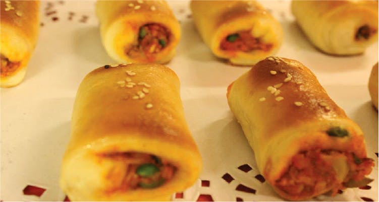 Dish,Food,Cuisine,Ingredient,appetizer,Sausage roll,Spring roll,Cheese roll,Produce,Baked goods