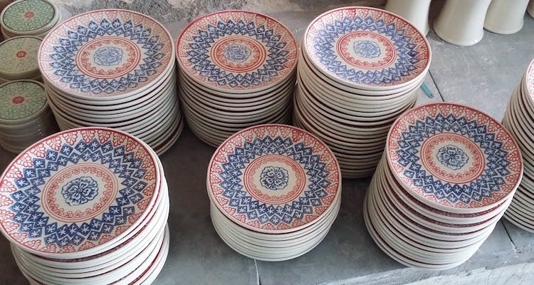 earthenware,Pottery,Automotive wheel system,Dishware,Auto part,Ceramic,Circle,Pattern,Rim,Porcelain