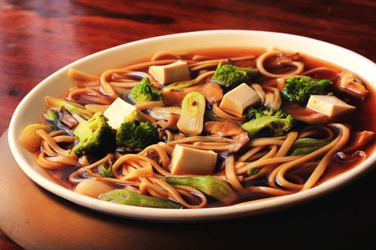 Dish,Food,Cuisine,Noodle,Chinese noodles,Ingredient,Noodle soup,Lo mein,Chinese food,Meat