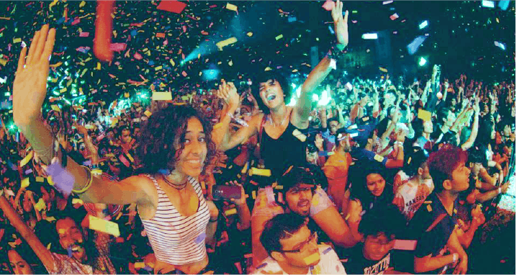 Crowd,People,Event,Disco,Nightclub,Party,Fun,Audience,Fête,Magenta