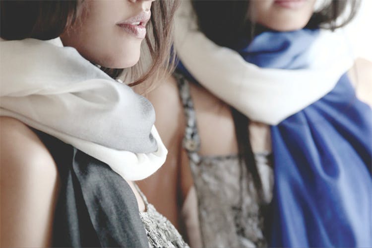 Neck,Scarf,Shoulder,Outerwear,Photography,Fashion accessory,Smile