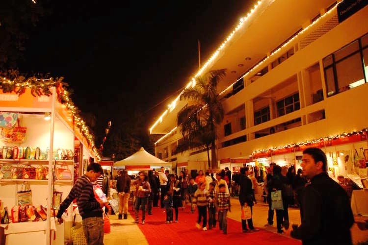 Night,Crowd,Town,Public space,City,Market,Fun,Bazaar,Event,Building