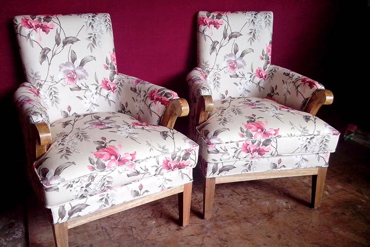 Furniture,Chair,Room,Pink,Couch,Slipcover,Interior design,Club chair,Living room,Plant