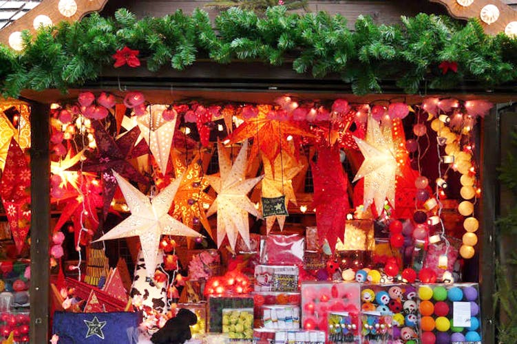 Christmas decoration,Tradition,Christmas,Event,Christmas ornament,Interior design,Fête,Holiday,Market,Building