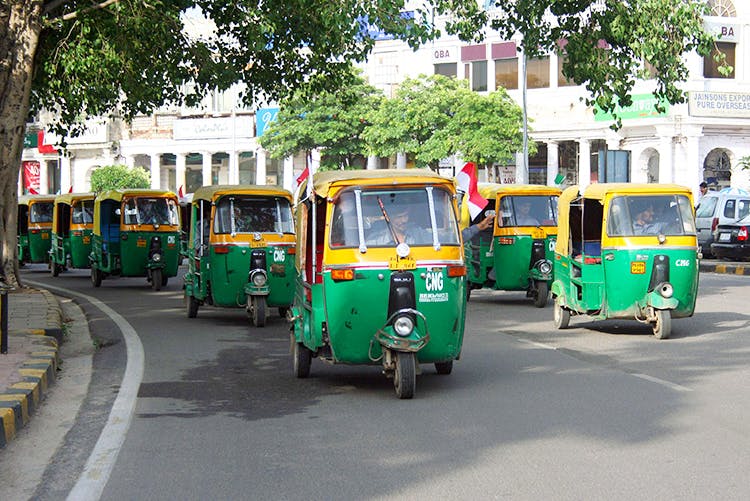 Land vehicle,Mode of transport,Motor vehicle,Transport,Vehicle,Bus,Car,Public transport,Rickshaw,Neighbourhood