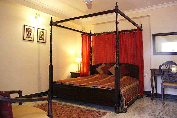 Bed,Furniture,four-poster,Room,Canopy bed,Bedroom,Property,Bed frame,Interior design,Building