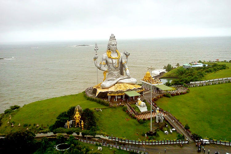 Hindu temple,Landmark,Statue,Monument,Temple,Historic site,Architecture,Landscape,Tourist attraction,Photography
