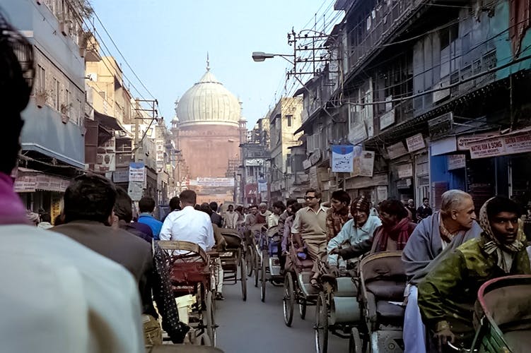Street,Mode of transport,Town,Bazaar,Rickshaw,Neighbourhood,City,Pedestrian,Crowd,Road