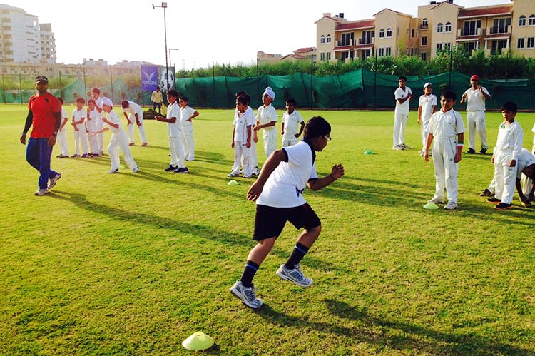 Sports,Player,Team sport,Sport venue,Football player,Competition event,Championship,Grass,Ball game,Games