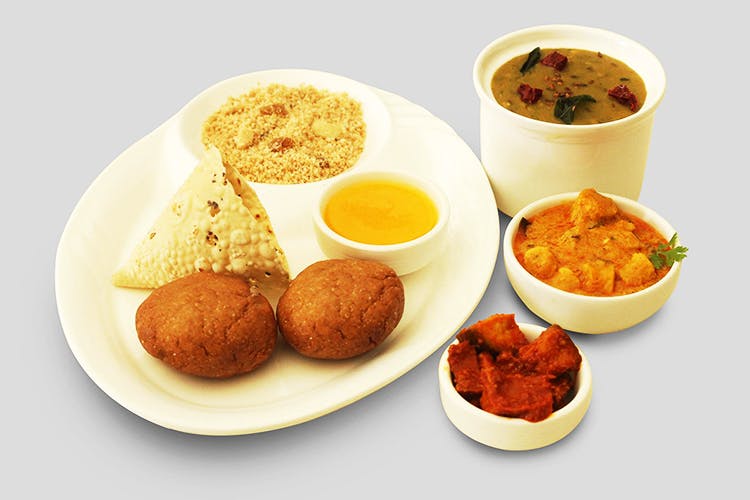 Dish,Food,Cuisine,Ingredient,Meal,Produce,Idli,Indian cuisine,Vegetarian food,Plate lunch