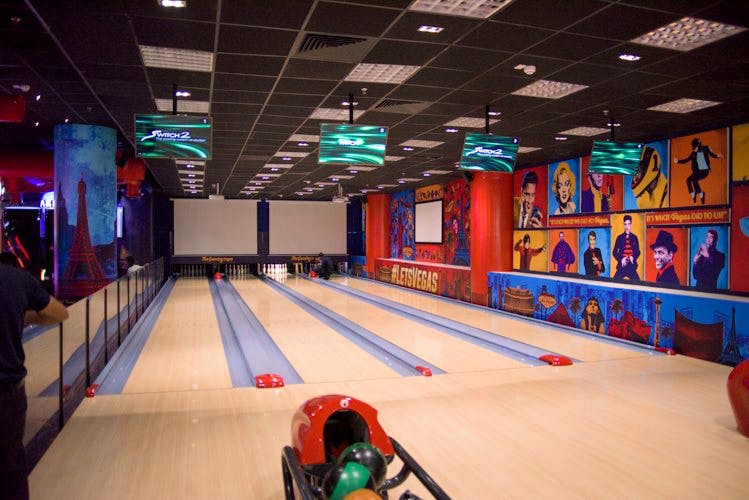 Bowling,Ten-pin bowling,Bowling equipment,Bowling pin,Duckpin bowling,Bowling ball,Individual sports,Ball game,Ball,Skittles (sport)