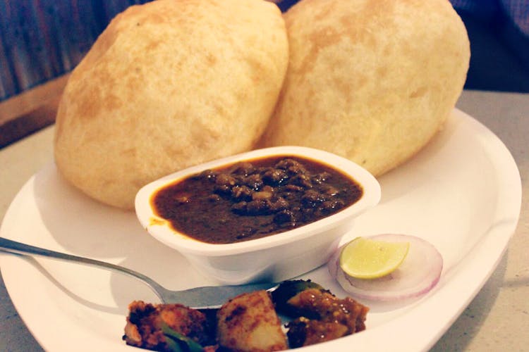 Dish,Food,Cuisine,Ingredient,Chole bhature,Produce,Fried food,American food,Papa rellena,Indian cuisine