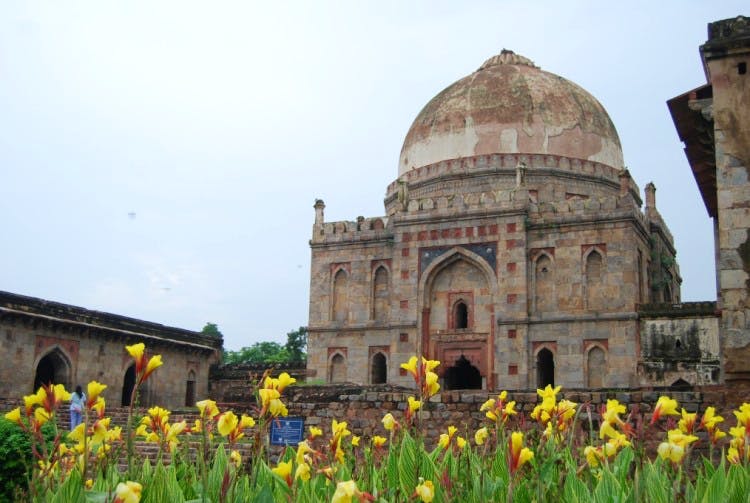Landmark,Holy places,Historic site,Architecture,Building,Flower,Spring,Plant,Grass,Tomb