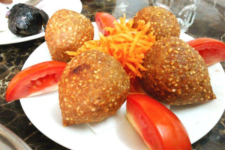 Dish,Food,Cuisine,Ingredient,Bánh rán,Jin deui,Kibbeh,Produce,Fried food,Meatball