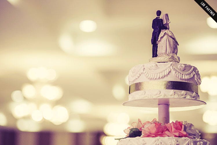 Cake decorating,Wedding cake,Cake,Icing,Sugar paste,Buttercream,Sweetness,Pink,Purple,Wedding ceremony supply