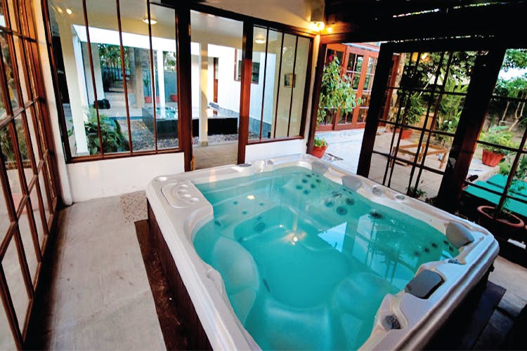 Property,Swimming pool,Room,Jacuzzi,Building,Real estate,Resort,House,Leisure,Bathtub