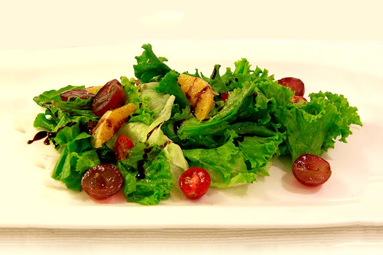 Dish,Food,Garden salad,Cuisine,Ingredient,Leaf vegetable,Vegetable,Salad,Lettuce,Garnish