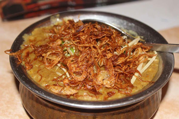 Dish,Food,Cuisine,Ingredient,Produce,Meat,Recipe,Side dish,Bigos,Dak galbi