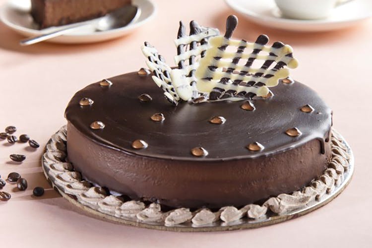 Cake,Chocolate cake,Food,Sachertorte,Torte,Dessert,Baked goods,Cake decorating,Birthday cake,Ganache