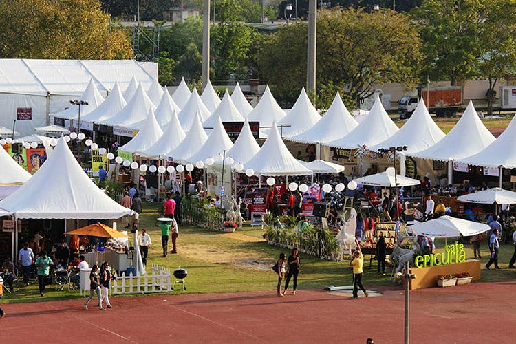 Tent,Canopy,Recreation,Crowd,Shade