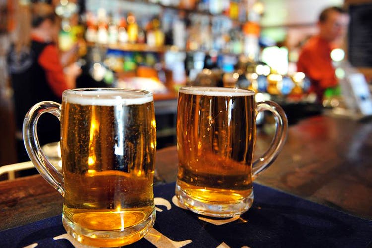 Beer glass,Drink,Beer,Alcoholic beverage,Distilled beverage,Bia hơi,Liqueur,Alcohol,Pint,Drinkware