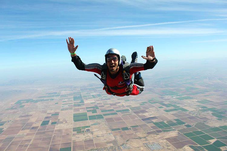 Parachuting,Air sports,Sky,Fun,Leisure,Tandem skydiving,Happy,Extreme sport,Parachute,Jumping