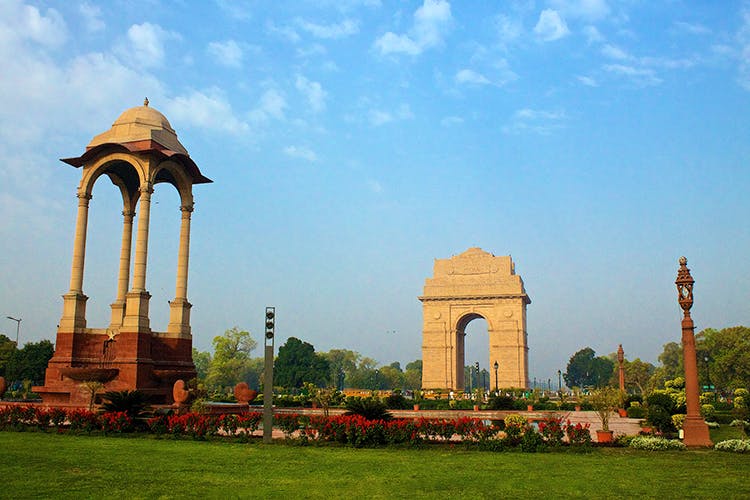 Landmark,Sky,Architecture,Arch,Historic site,Monument,Tree,Ancient history,Building,Tourism